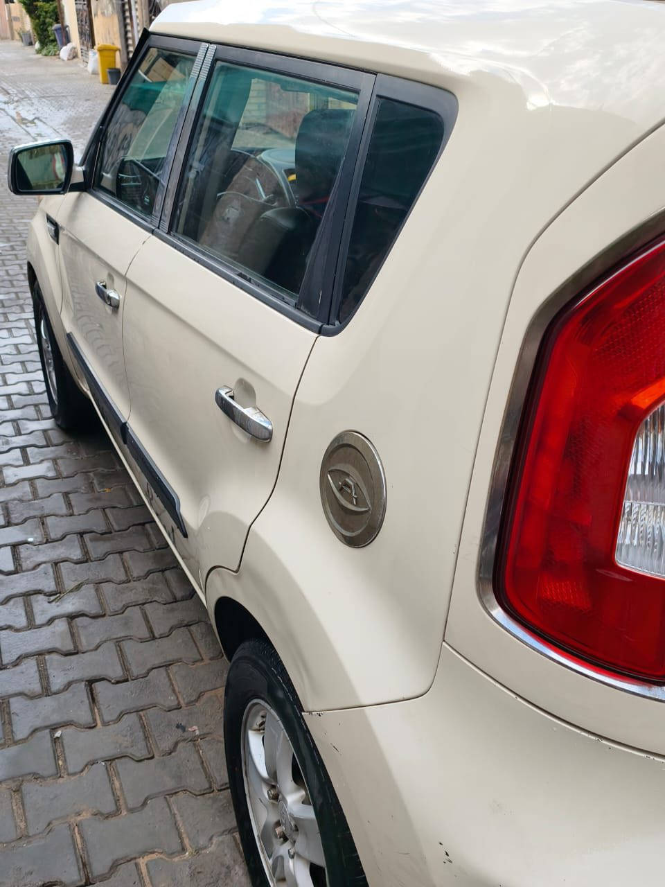 سلام عليكم كيا صول 2013 وراد امريكي رقم بغداد مشروع وطني بسمي السياره ضررها بسيط جداً سياره نضيفه مال بيت محرك 1600gdi ماشيه 100ميل سعره 98 ورقه وبيه مجال بسيط. رقم *********** ،، ‭0772 553 3448‬
