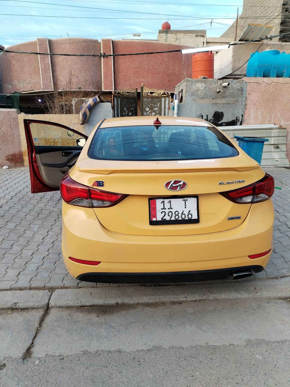 سلام عليكم شباب الانتره موديل 2015مكفوله كفاله عامه تبريد ❄️سياره خير من الله السعر 110وبيهه مجال للطيبين الاستفسار عله الرقم ***********
