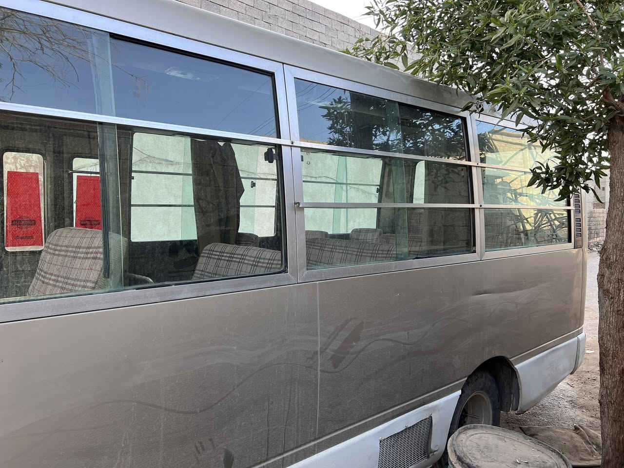 السلام عليكم كوستر نيسان 2002 سنويه لل30 بسمي تحويل ثاني يوم وصل خط وبحث جددد مصفره هيه ومرور رقم دولي مكينه وكير  بلادي الاكسل بي صوت ع الرابع صدرها نص عمر تخم تاير جوبلس.جدد السعر 105 وبيها مجال قليل مكان بغداد ***********
