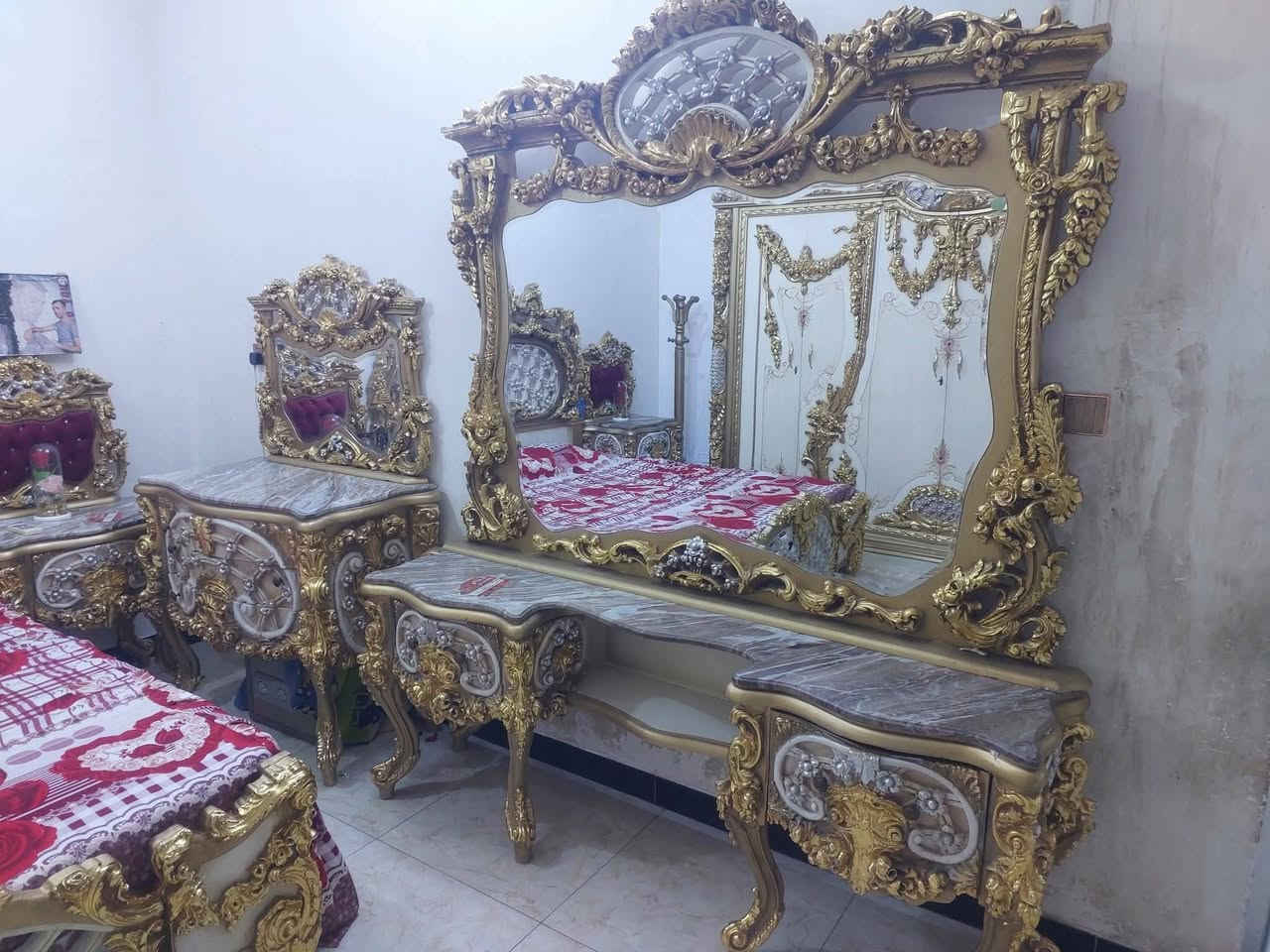 غرفه زان مصري صبغ ورق ماء الذهب والاسطح مرمر ايطالي غرفه جدا راقيه وجميله
السعر مليون و٦٥٠
المسيب حي المعلمين٣ طريق سيد ابراهيم بعد السكه بكيلوين تقريبا بعد اسلاك الضغط العالي ب٢٠٠م 
بيت على جهة اليمنى
***********
يرجى الاتصال قبل المجيء
