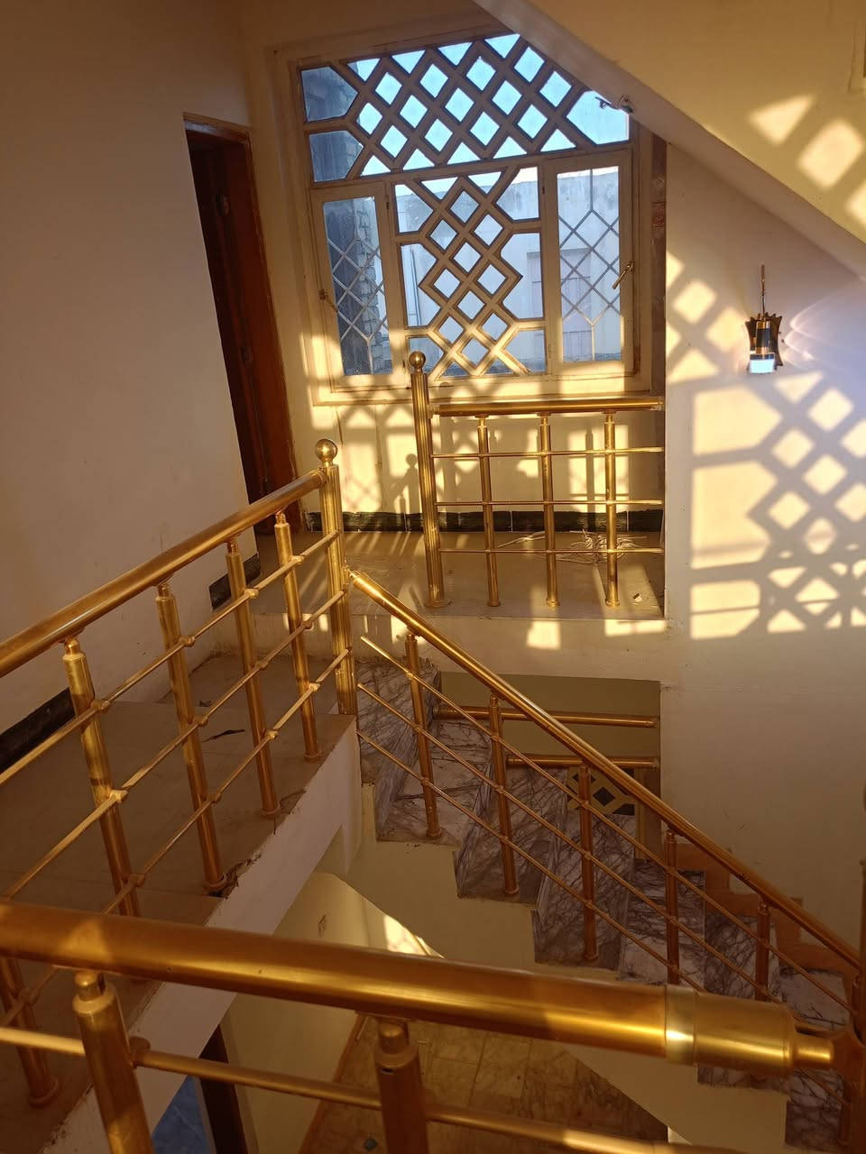 بيت للايجار🏦 بالديوانيه ام الخيل الاولى خلف برج الامراء  150م  كونكريت مسلح  طابقين ركن موقع مميز
الطابق الارضي 
 غرف نوم / استقبال / صاله موزع  /مطبخ / صيحات داخليه وخارجيه
الطابق الثاني  / غرفتين نوم / مخزن/ صحيات/
 طارمه كبيرة / كراج سياره🚗 مسقف 
للاستعلام 
***********📞
***********📞
علي الجبوري/ ابو مهيمن 📲
