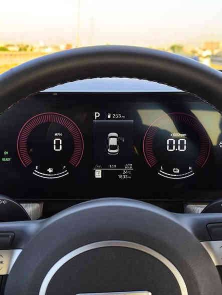 للبيع هيونداي سوناتا موديل 2025 Hybrid 
وارد امريكي زيرو دخول جديد 
--------------------------------
 * المواصفات * 🏅🥇
• بصمة دخول ذكي تشغيل عن بعد 
• رادار تحديد مسار مثبت سرعه 
• شاشة متصلة اندرويد أوت - أبل كار بلي 
• شاحن لاسلكي - منافذ شحن 
• تبريد قطعتين مناخ منفصل تحكمنا لمس 
• كشنات كهرباء - تدفئة كشنات أمامية 
• داريف مود - اتو هولد
• لايت LED أمامية وخلفية 
• كير تعليك 
• باقي المواصفات موضحة بالصور 
--------------------------------
الضرر .
تبدل جاملغ فقط 
إرباك سليم 
عداد المسافة 1500 الف mi
للاستفسار الاتصال على الارقام التالية 

📱- ***********

📱- ***********
