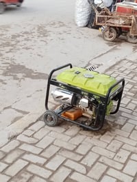 مولد بنزين • ١٠-١٢ أمبير • مستعمل