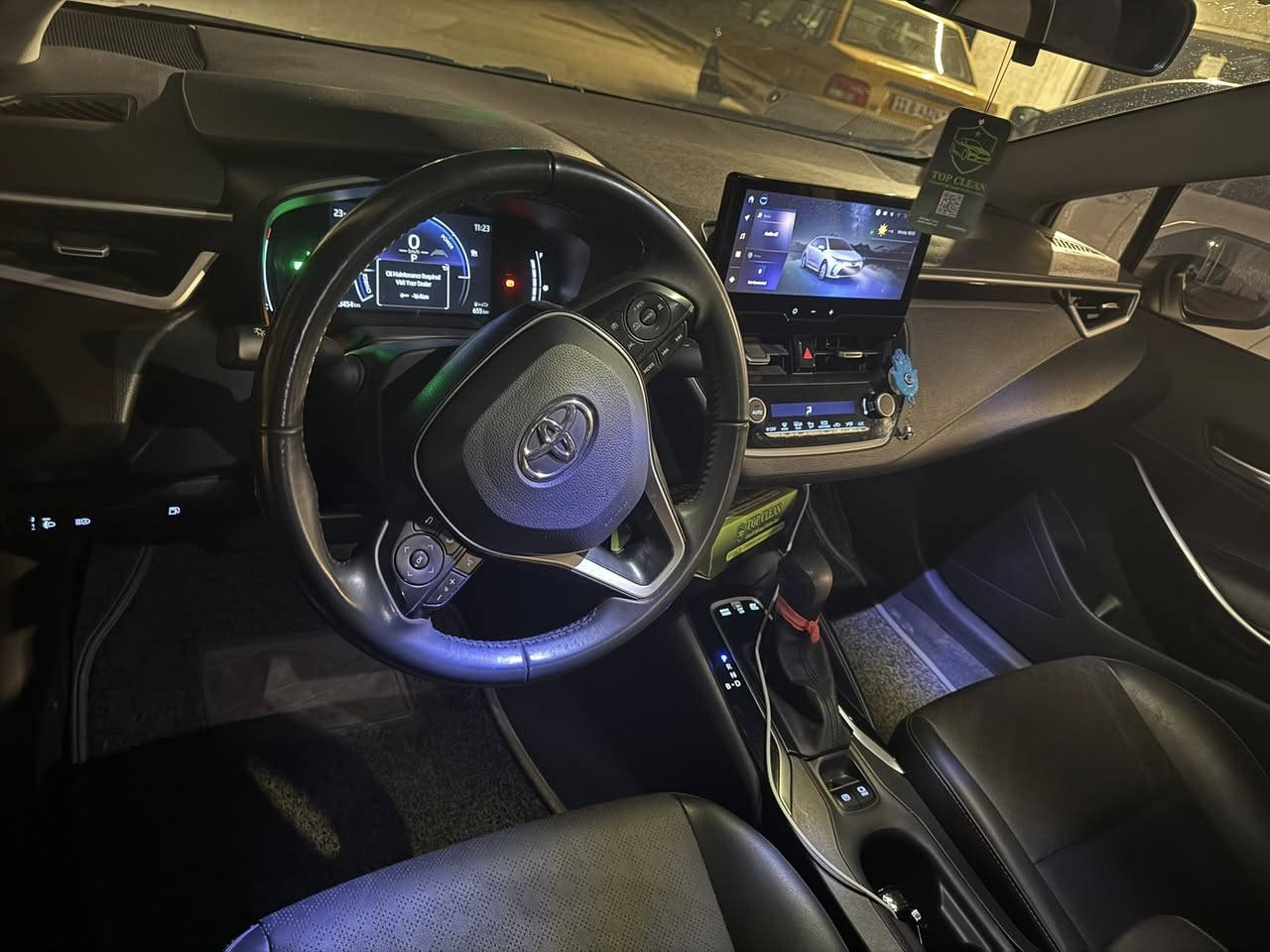 السلام عليكم كورلا هايبرد 2025 ماشيه 23السياره كلشي مابيه مابيه اي نقص جديده مكاني بغداد سعره 154
***********
