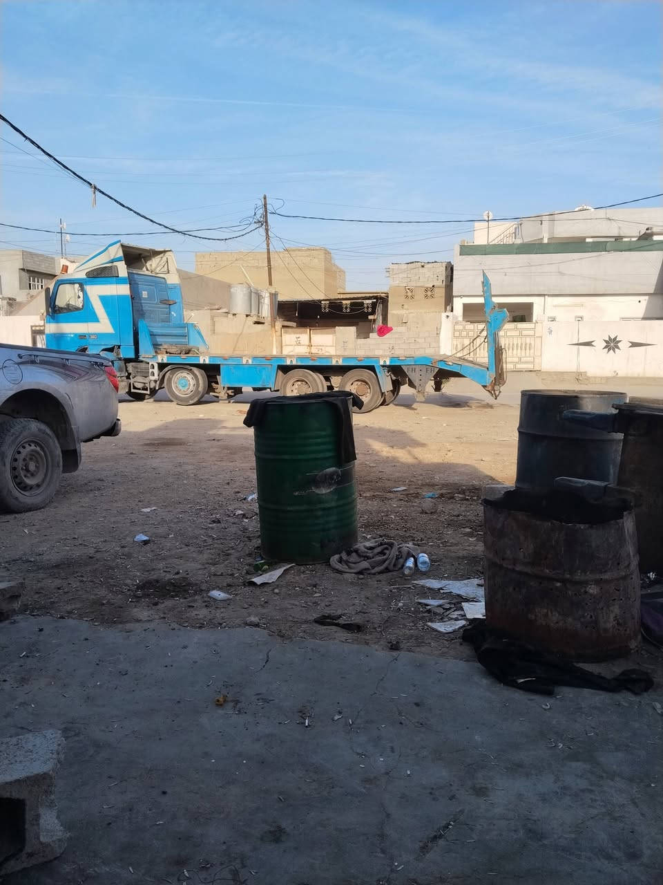 فالفو لودر عقرب للبيع حجم ٤٢٠ موديل ١٩٩٥  رقم نينوى سنويه جديده لل٢٠٣٠  حصه كاز بيها باسمي رجل اللودر جكات هادروليك السعر ٤ شدات وبي مجال  للاتصال  ***********
