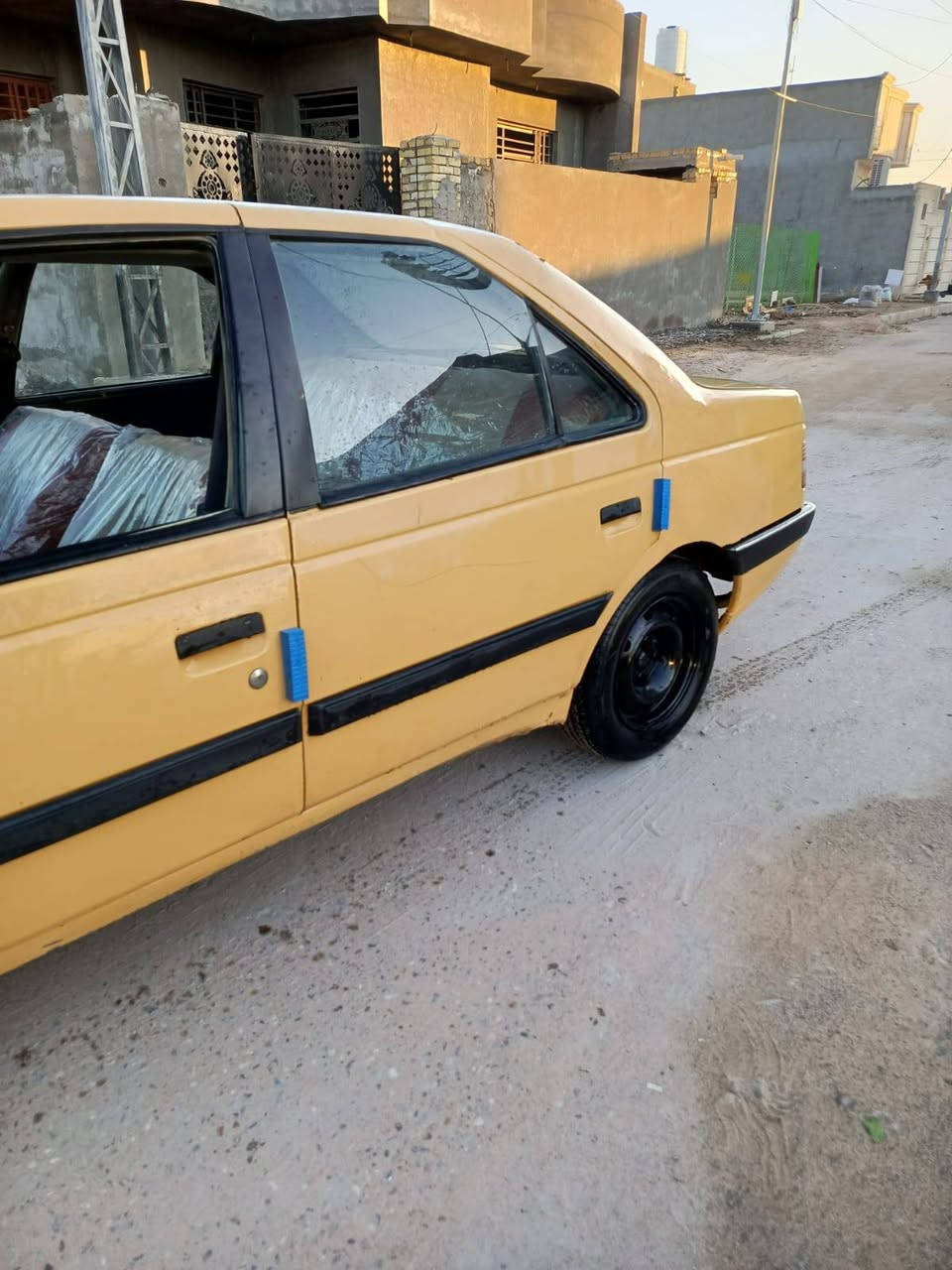 بيجو 405 موديل 11سنويه 2025 سياره غرمات دكيته ماعليه  مصفره راعي سياره بسمه يكول مصفره هيه وغرمات بس  انه ماتكفل بيع هيج سياره مكينه كير كفاله كهربايات كله شغاله لايت زنون  تخم تاير سياره جاهزه مرتبه مال جناي العنوان العماره كميت وبيه مجال شراي يتصل خاص مغلق السعر 16وبيه مجال 
***********
