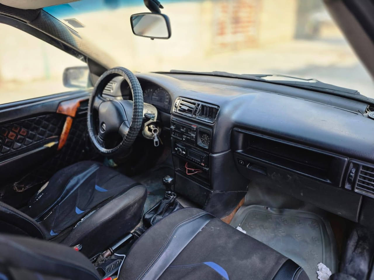 الموصل ناحية برطلة 
السلام عليكم للبيع اوبل فكترا موديل 1992 رقم اجنبي نينوى  والسيارة باسمنا محرك 16 بشرط كير عادي بشرط طخم تايرات السيارة بيها صبغ جماليه فقط بدون ضرر السعر 40 و بيها مجال 

***********
