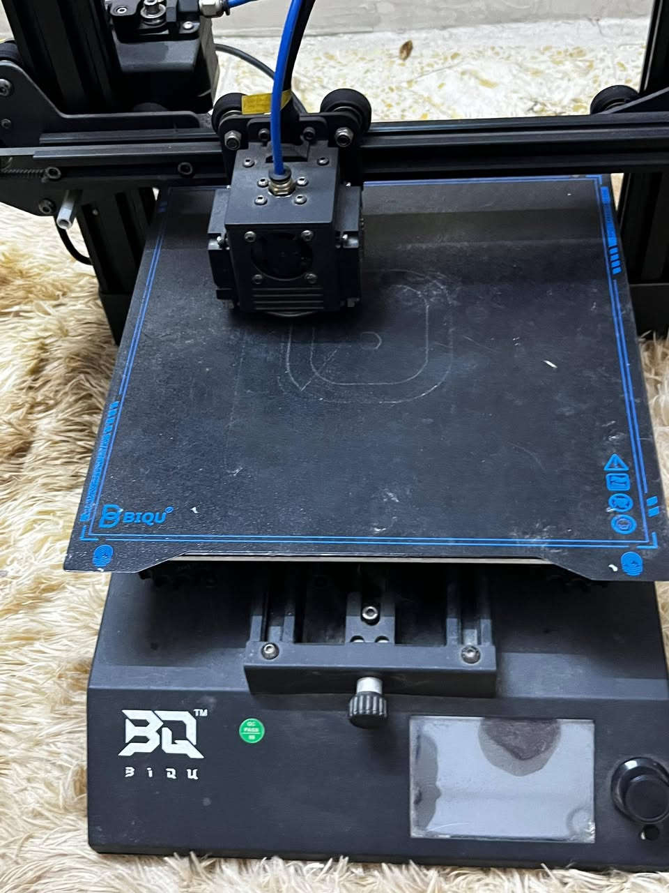 للبيع ب٢٠٠ الف 
واتس ***********
بغداد .غزاليه
