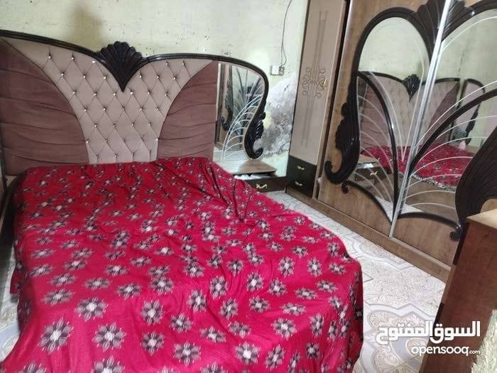 بيت للايجار في منطقه المدينه يتكون من ديوان غرفتين وصاله ومطبخ وصحيات كامل من كل شيء بيت نظيف يجار مالته 350 غير قابل للتفاوض اي استفسار رقم الموجود ***********
