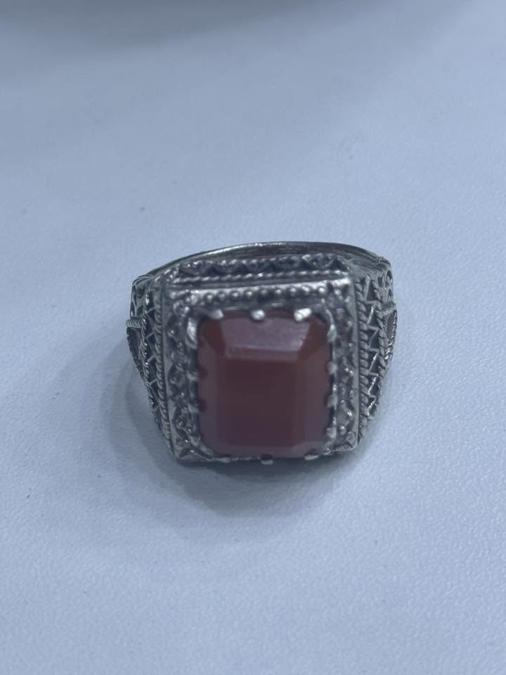 السلام عليكم
قطعه من العقيق فضه عيار 925 

السعر 80 الف بغداد مدينة الصدر /***********

