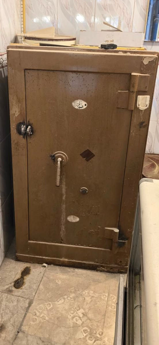 قاصه وجام خانه يعني عارضه للبيع السعر على الخاص هاتف ***********و*********** وشكرا
