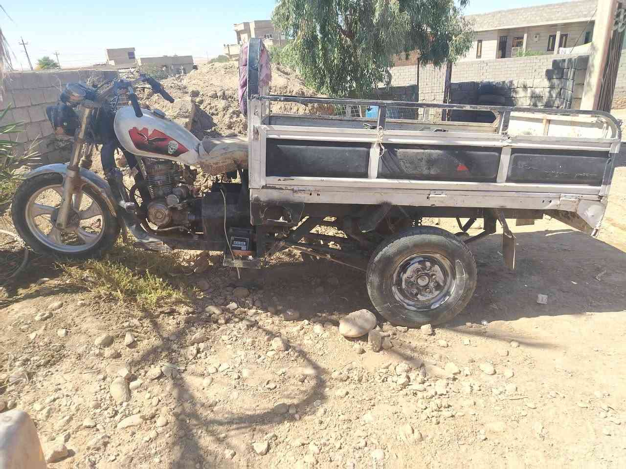 سلام عليكم موجود ستوته لبيع شرط شغاله وشرط الشاصي وشرط الكسن وكير بكس جديد وشرط البودي كلاب مكاني  تواير جدد السعر 350 وبيها مجال  جنوب الموصل ناحيه القياره قريت الحود اتصل ***********
