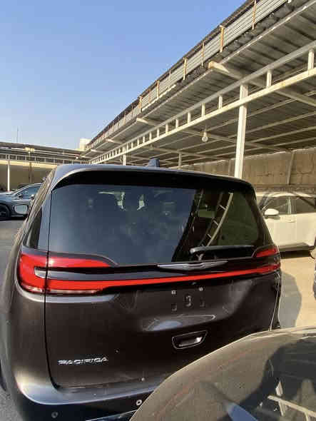 (L )كرايسلر باسفيكا تورنك 
موديل 2023 
حادث: حزام صبغ ابيع صبغ عام  
بدون دواخل 
ايرباك :دنكه و كوشنات 
الممشا : 38،000 ميل قابل للزياده
رقم السياره : فحص مؤقت (تترقم جميع المحافظات شمالي )
  محرك 6 سلندر 3600

رادار امامي 
حساسات خلفية  
 حساسات الاجتياز الجانبية  
 بصمة باب وبصمة تشغيل وتشغيل عن بعد 
كشن ذاكرة (خزن ميموري) لكرسي السائق
طقم ويل حجم 17 مع طقم تاير بحالة ممتازة 
 كاميرا خلفية دوارة مع الستيرن 
 باب جنطة كهربائي شفط 
 ابواب جانبية كهربائية مع بردات اصلية 
 غرفة السيارة جلد اسود اصل 
تحكم كهربائي متكامل لمقاعد المقدمة 
شاشة دشبول كبيرة لمجموعة من الايعازات 
3 قطع تبريد 

 اتصال + واتس اب : ***********

العنوان:دهوك 
السعر :155 وبيه مجال
