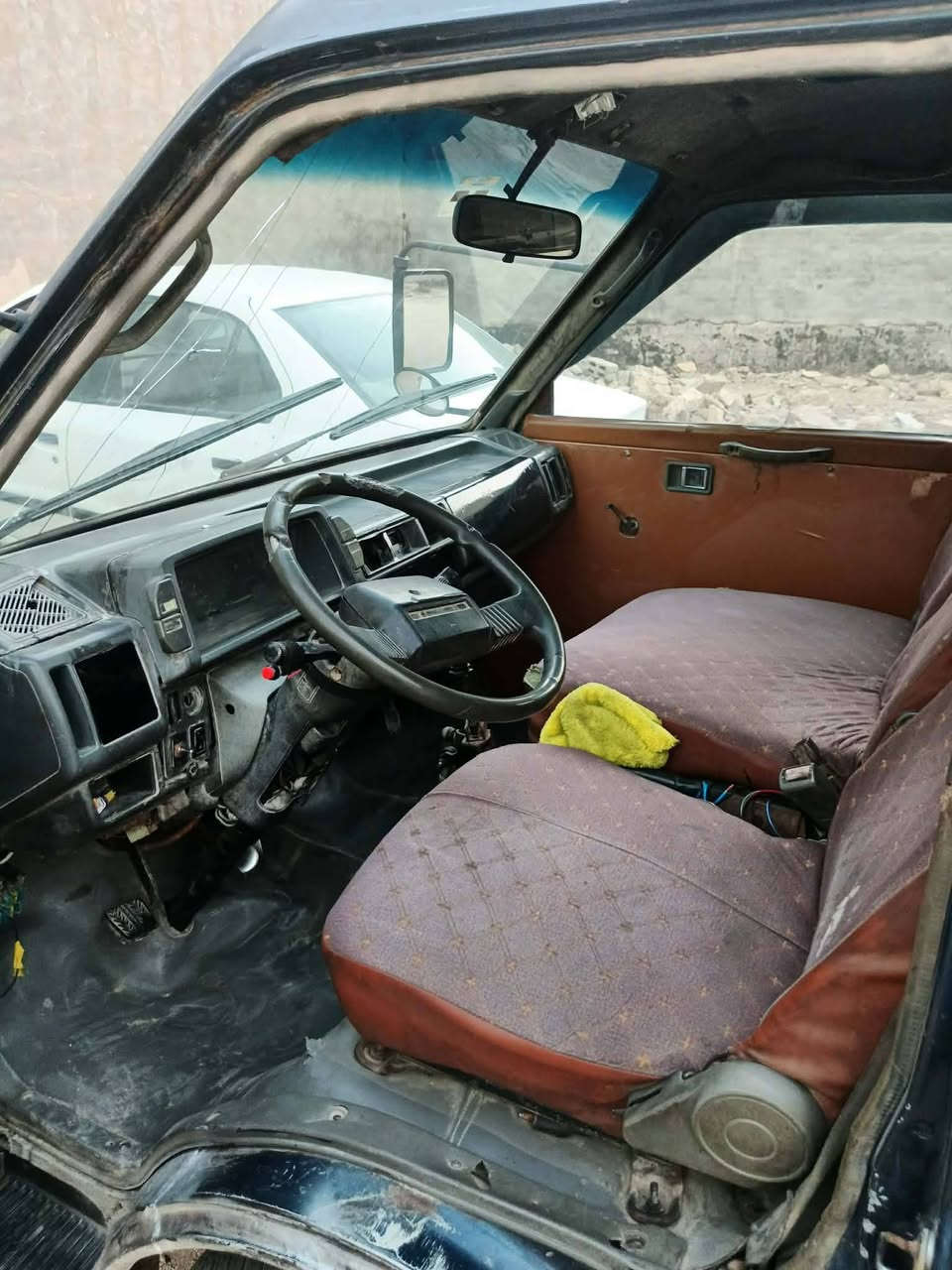 السلام عليكم كية بستة للبيع موديل 94  مكينة او كير وكسن نضاف كهربائيات شغالة تخم تاير جدد سنوية لل 2028 مصفرة هيئة او مرور وصل خط او بحث جدد  السعر 25 وبيها مجال مكان حلة ***********
