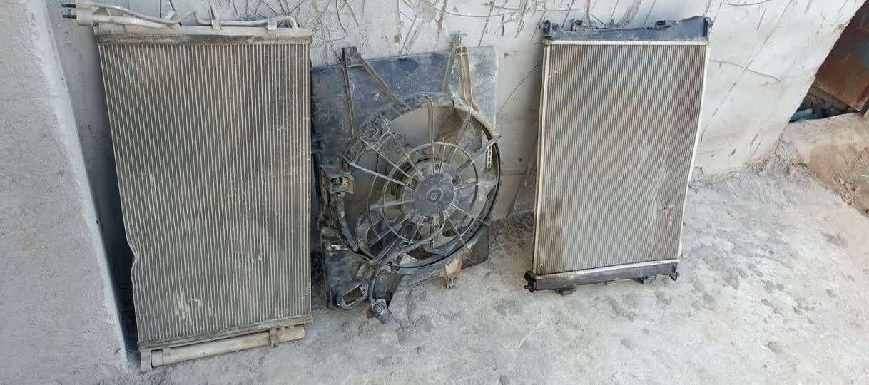 غراض سوناتا خليجي بنيد +لايت +بلاجكتور +راديتر تبريد +مروحه +راديتر ماي النظافه 80٪ التواصل عل رقم ***********
