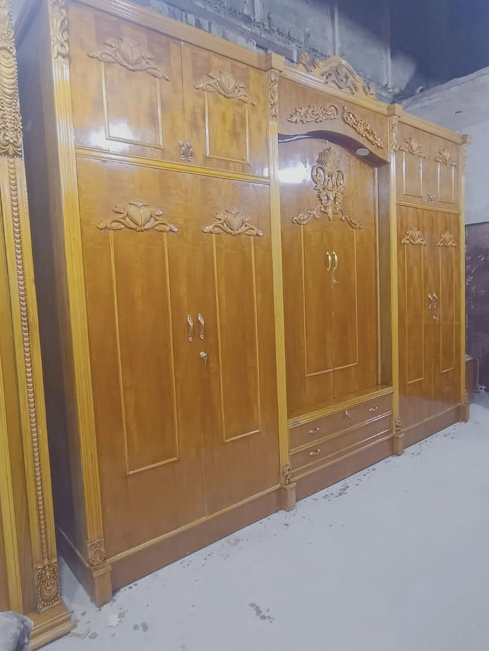 غرفه تكمه صاج داخل وخارج جدا نظيفه السعر مليون و100مكانها حله اي ستفسار اتصلو ***********
