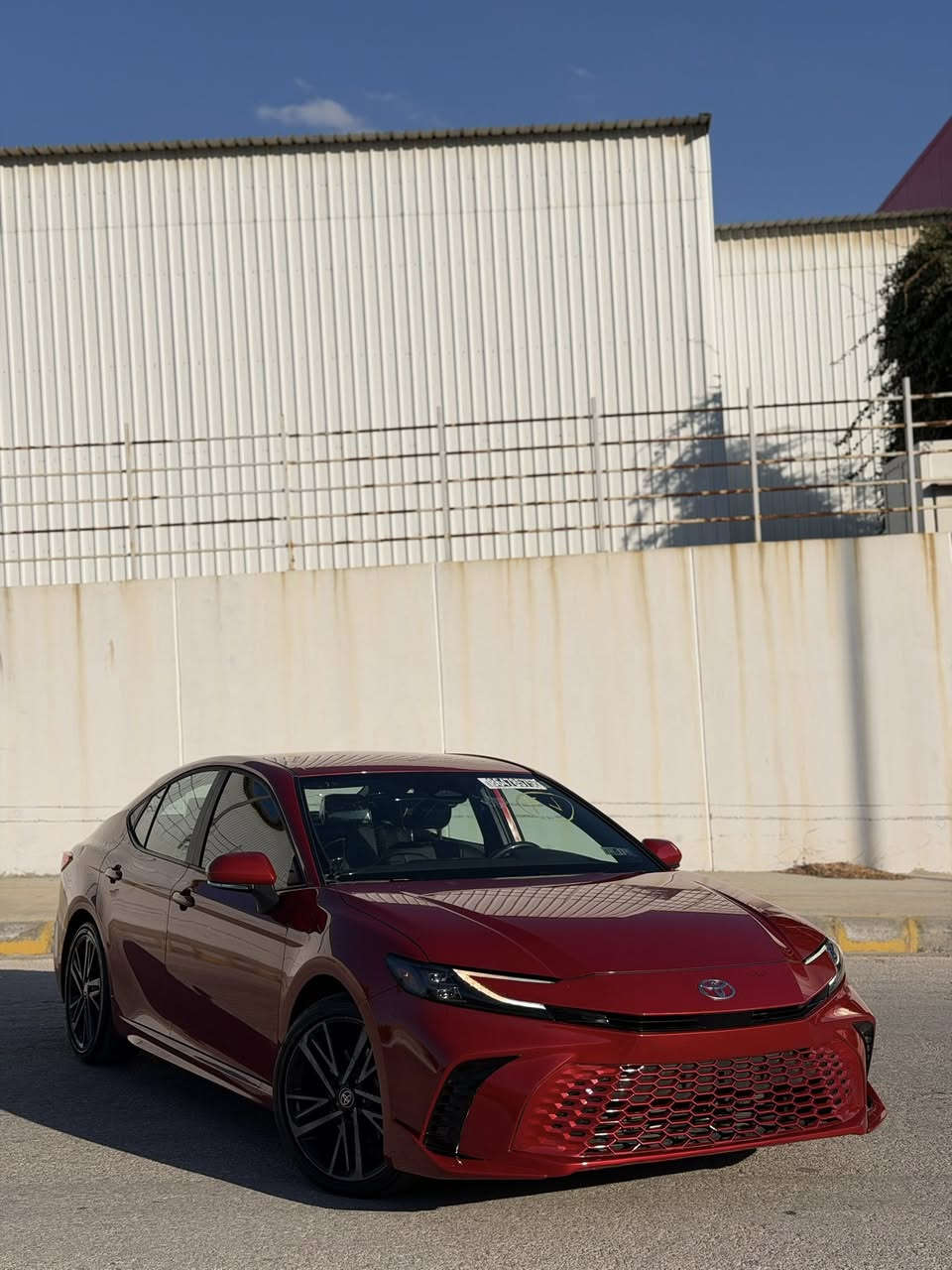 حياكم الله 
كامري موديل 2025 
مواصفات xse 
حادث سياره كما موضح بالصور جاملغ وباب مبدلات نفس لون 
ايرباك برده فقط
عداد المسافة 10068 mi
سياره جاهزه للشحن تريد اربيل او بغداد 
السعر 22,500$ مطروح في الحره 
للاستفسار ***********
*********** واتساب
