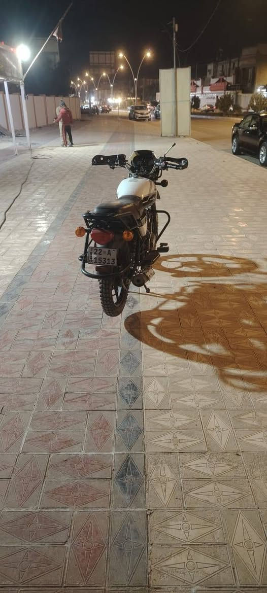 دايون مديل 23 
ماشيه 4 الف دراجه امرقمه اربيل وكاله جديده زيرو مابيه اي نقص صالي 4 أشهر امطلعه من مجمع الكرار رايده 2.600 بيه مجال قليل للشراي عنوان ناصريه 
رقم . ***********
