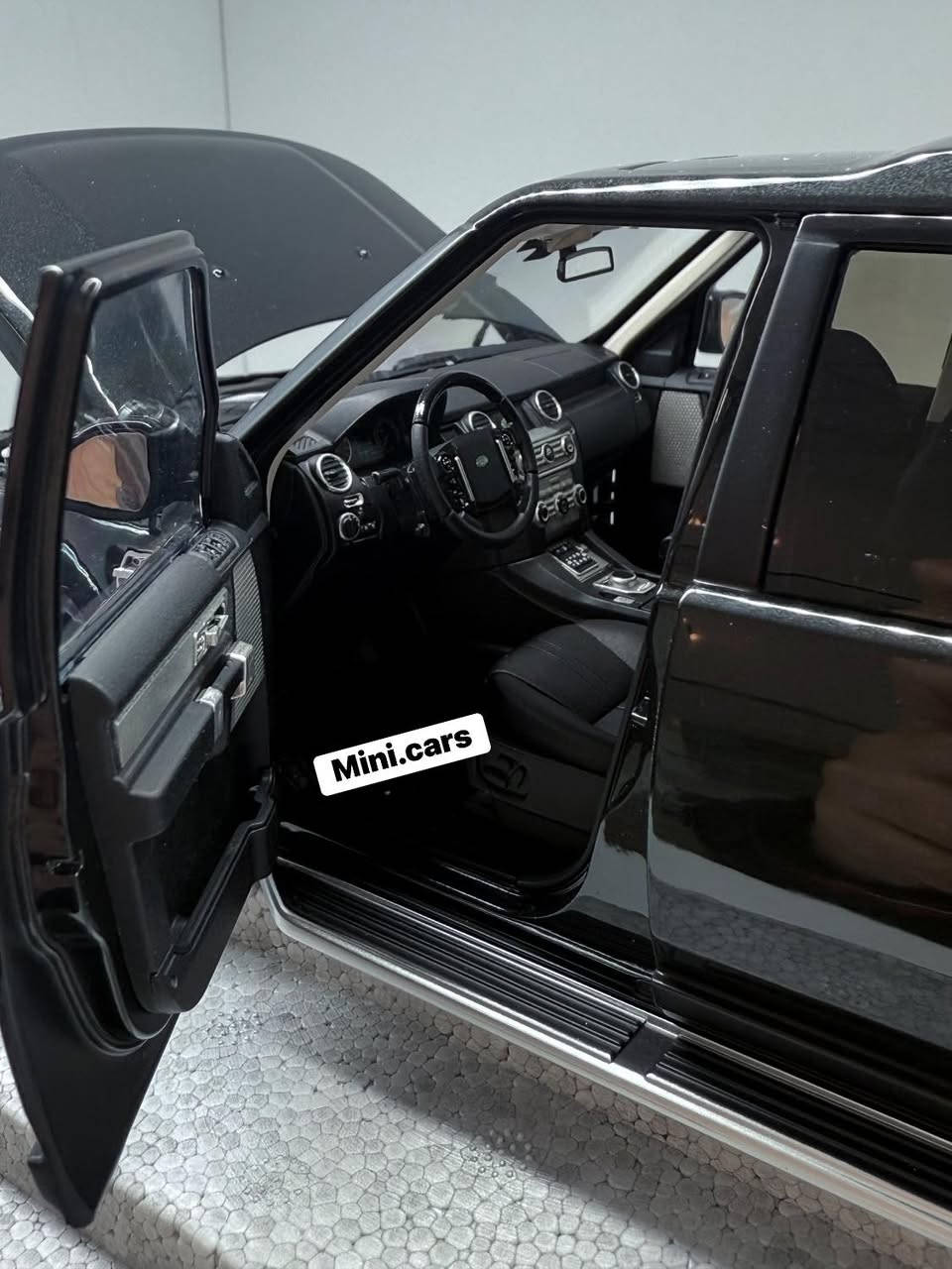 Land Rover Discovery 4

Brand : WHELART
Scale : 1/18
Price : 215,000 Dinar

WhatsApp: +9647504702207
