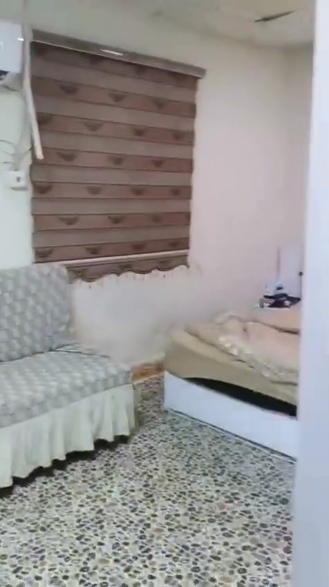 مساحه 120
ثلاث غرف وصاله كونكريت مسلح المطبخ والصحيات سندويج 
على شارع تبليط
وبضهره شارع طابو صرف زراعي
سعر 43
ابو الخصيب عويسان
تواصل واتساب ***********
