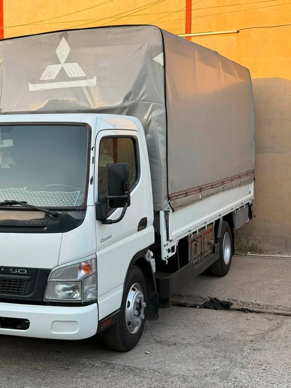 للبيع كانتر موديل ٢٠١٥
دعامي لي دعامي بي شرت 
بدون سبوغ
بس البنيد بيه شوية تعديل
تبرید شغال 
تانکي: ٢٠٠لتر 
تايرات: ١٧.٥ جبلس 
رقم شیمالي
 سنوي جدید 
رقم إنکلیزی

رقم موبایل:***********
***********
***********

اربيل شارع ١٠٠م مقابل گمارگ سيارات
شركة اسد عجیل گوران
بي أداره حجي عبيد
