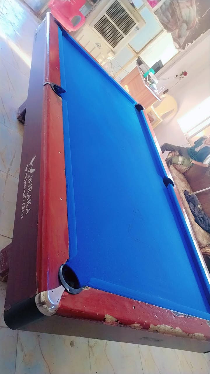 ميز وريكه للبيع  فراش وكشنات جدد اقل شهر مبدليهن    مناسب  استفسار
***********  مكان ديوانيه
