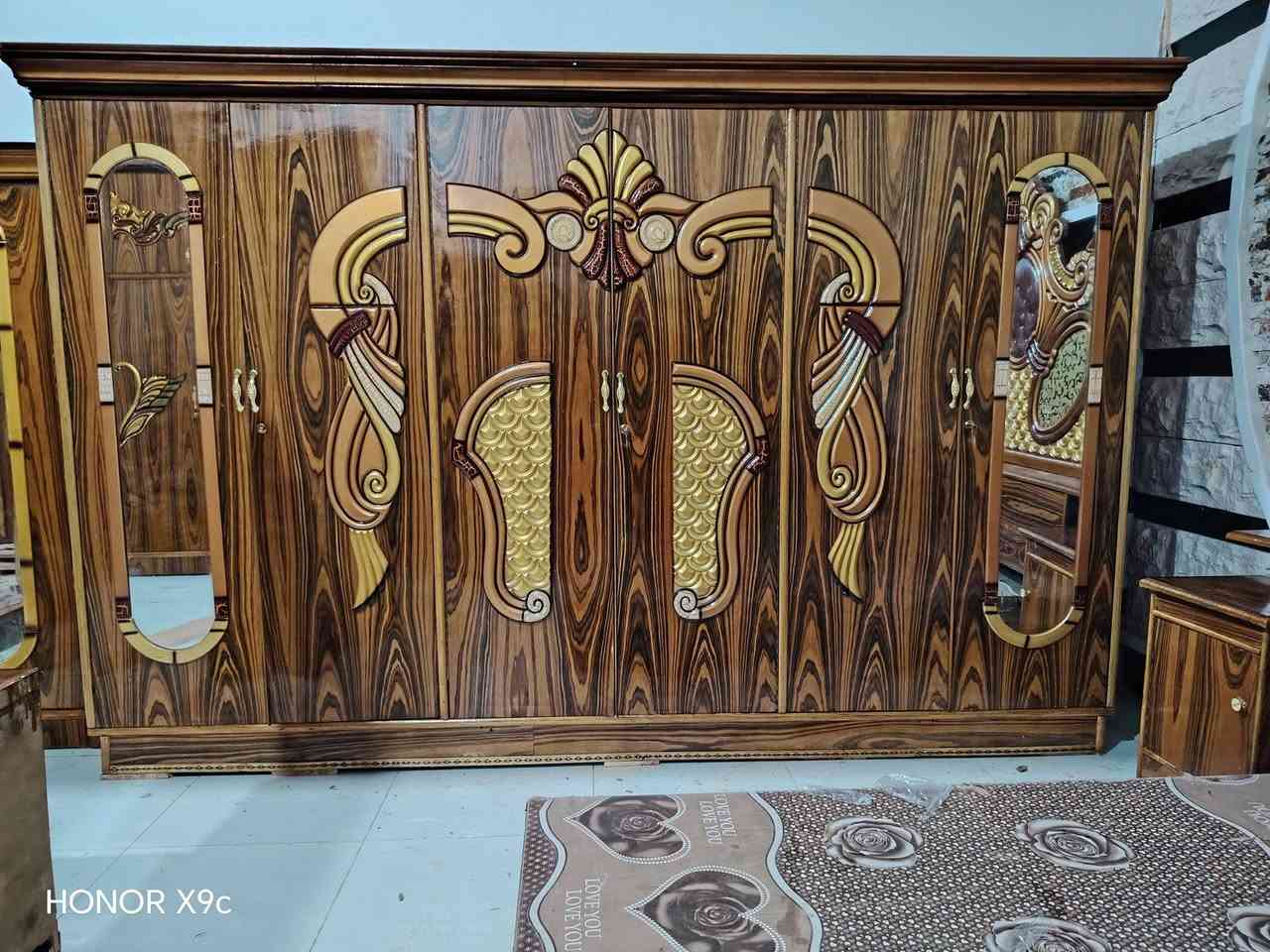 سلام عليكم يوجد قرفه تاج صاج داخل وخارج السعر ٦٠٠ وبيها مجال العنوان الرمانه الاستفسار على التلفون ***********
