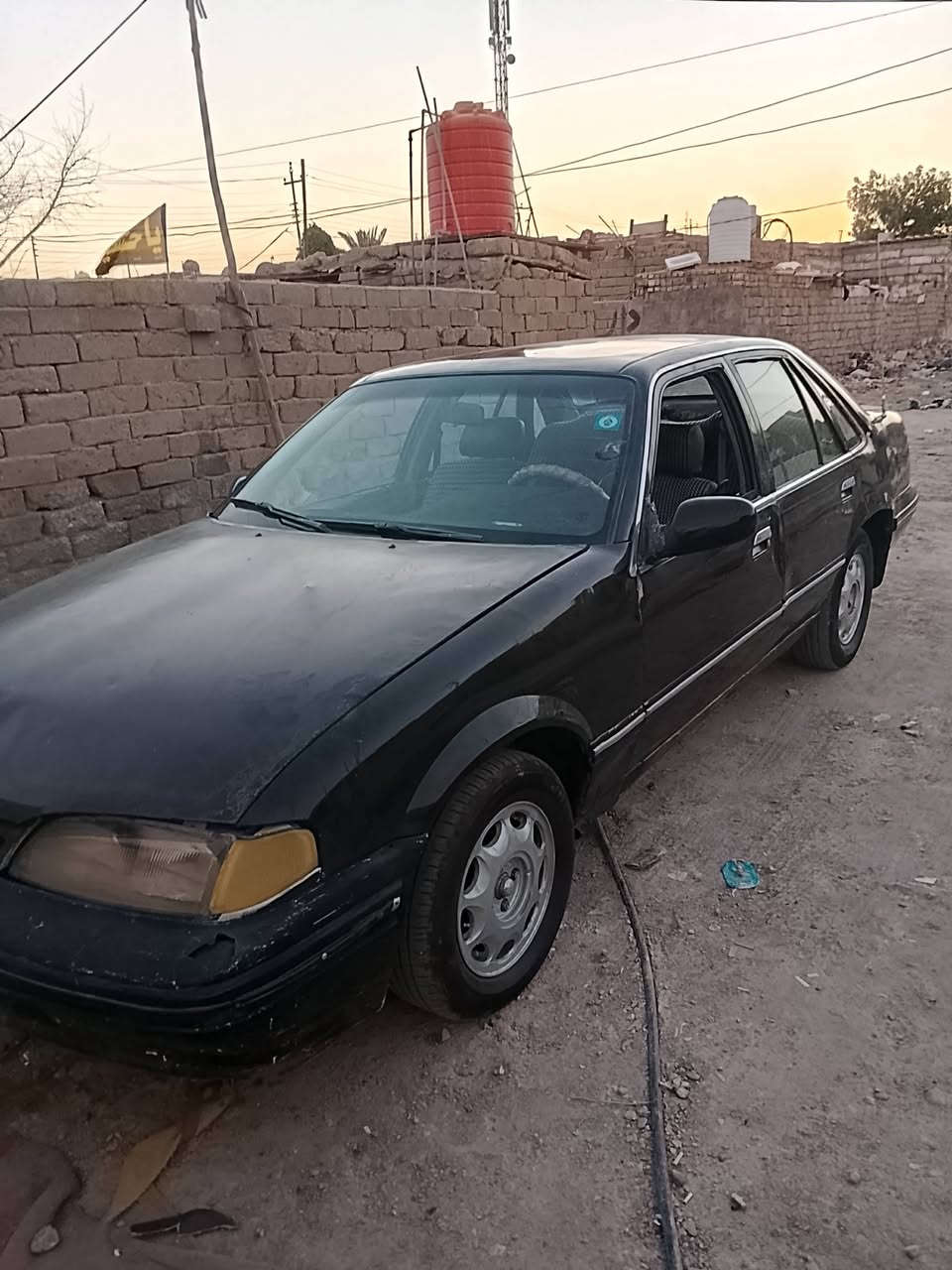 السلام عليكم سياره دايو برس للبيع السياره اتبخر أو ما تشتغل السياره حلو او نضيفه ارقام انكليزي السعر 20,ورقه أو بيه مجال رقم صاحب السياره ***********
