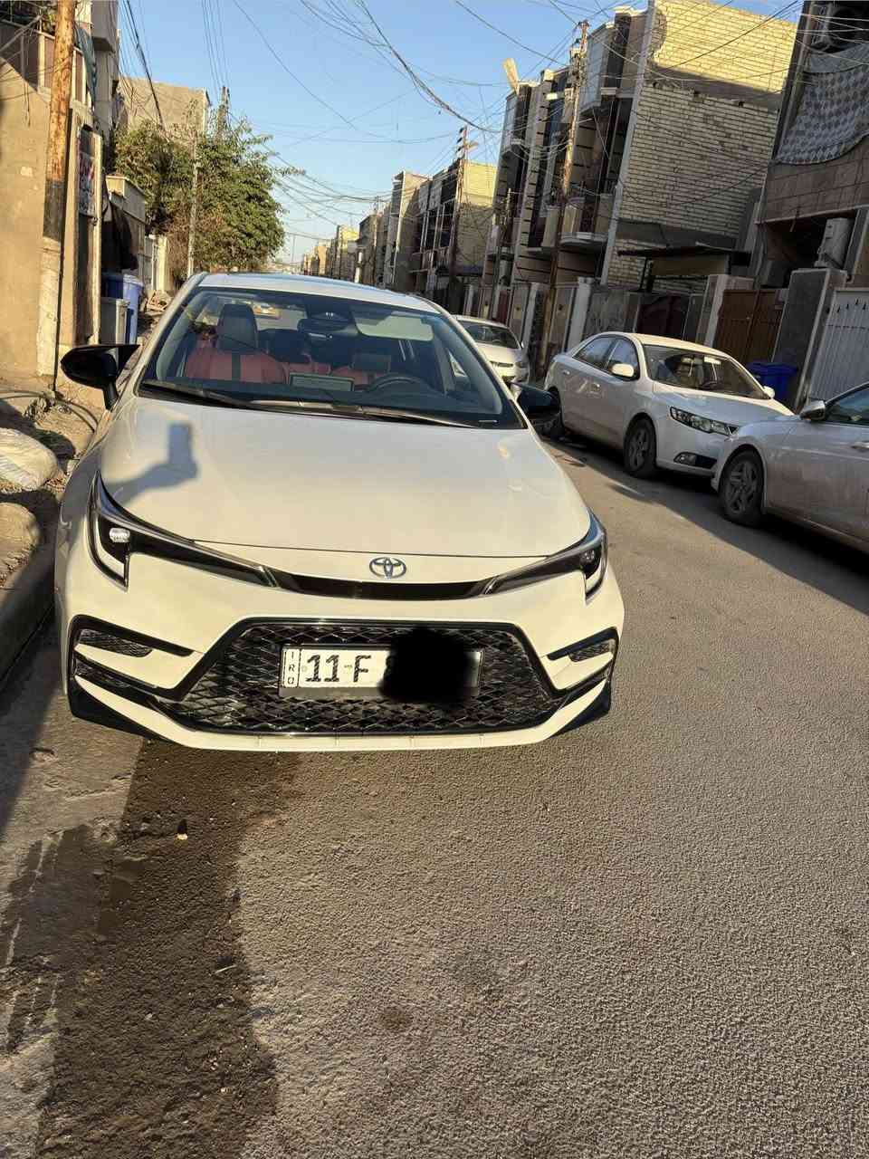 كورلا هايبرد SE black edition 
فول مواصفات مقاعد جلد احمر فتحه بانورما مقعد السايق كهرباء حساسات خلفية وكامرة مانع تصادم امامي السيارة كلين كلشي مابيهة ولا شخطة ماشية 3الاف كيلو فقط رقمها بغداد باسمي شوكت متريد احولها مكاني بغداد الشعب
***********
