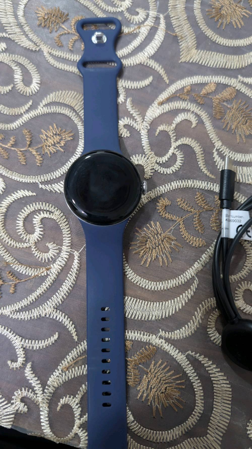 ساعة Google Pixel Watch 2 
بحجم 41mm
🔹 شاشة AMOLED 
🔹 مستشعرات صحية  (نبض القلب – التوتر – النوم)
🔹 نظام Wear OS 
🔹 GPS نظام تحديد المواقع 
🔹 مقاومة للماء 
🔹 بطارية تدوم ليوم واحد
الساعة بدون كارتون فقط شاحن
 تابع نشاطك، صحتك، وتنبيهاتك
السعر 90 الف دينار 
توصيل مجاني 

للاستفسار الاتصال *********** او مراسلة واتساب
