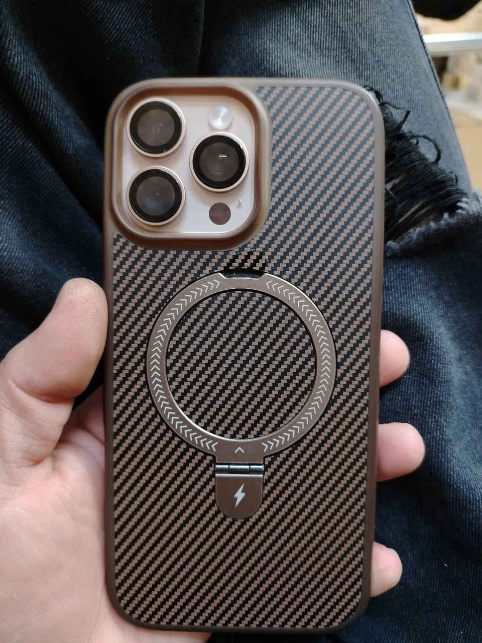 16 برو ماكس كامل ملحقات خدش واحد ما بي بطارية 🔋 100 نظافته 100  مكاني بغداد ما عندي توصيل رقمي *********** رايدة ب1350
