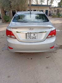 شباب اكسنت ٢٠١٦ فقط  هاي الباب و بيهه قليل صبغ بالجاملغ سيارة جهازه تب...