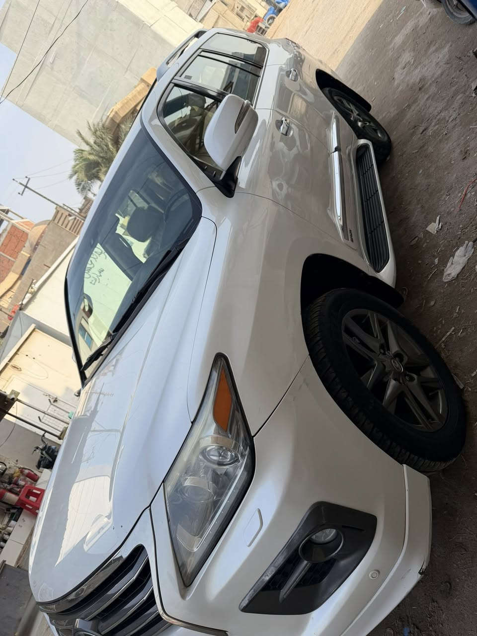 السلام عليكم لكزس موديل 14
السياره نضيفه بيها بعض الملاحضات البسيطه 
مكينه كير بدي كله جديد 
السعر 3 شدات و 60 وبيها مجال بسيط 
الاستفسار 
***********
