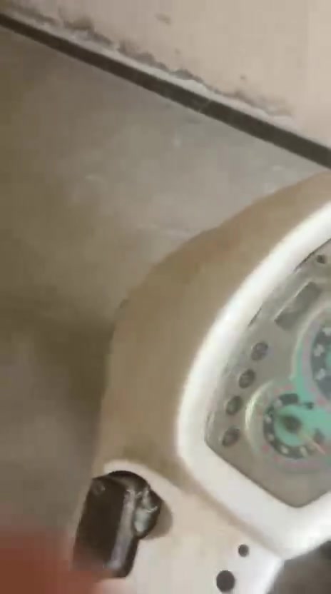 كامكو بوليسي شغللة راديتر وكهربائيات ابيعك هل موجود قفل ١٠٠ الف الشراي يخابرني او يراسلني واتساب ***********
