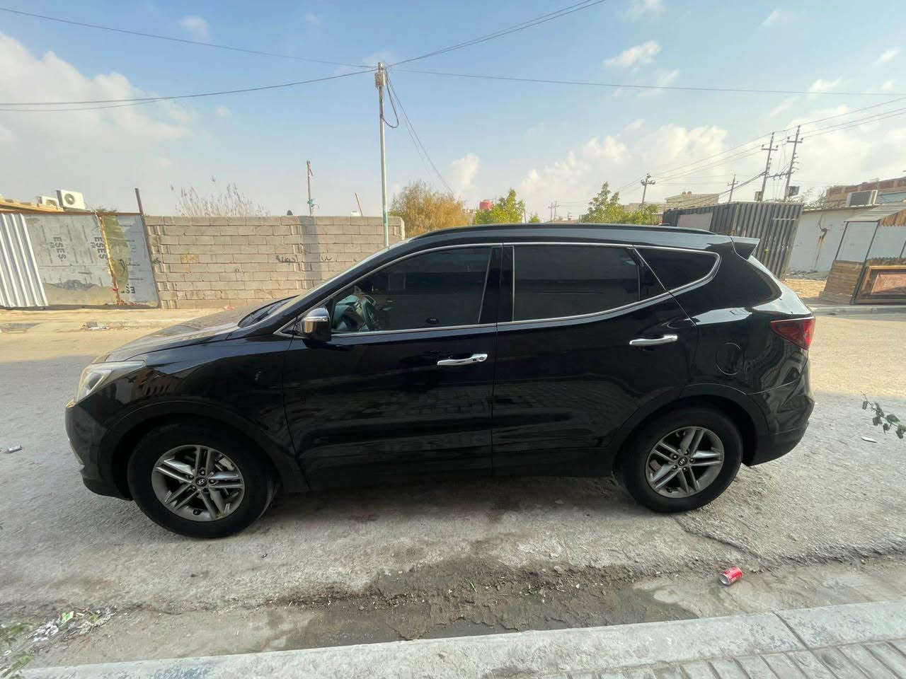 السلام عليكم 
سنتافي موديل ٢٠١٨ 
وارد امريكي حادث بس بنيد فقط والباقي كفالة عامة 
رقم بصرة مميز معوقين وصايرة حرة تحويل ثاني يوم 
مكينة ٤ سلندر 
سيارة فول مواصفات ماعدة فتحة سقف  
لايت زنون يدات كروم 
سيارة جاهزة مكينة كير حدادة تبريد تدفئة 
جديدة كلش سيارة سعر ١٦٠ بيها مجال لشراي 
مكان سيارة بصرة قبلة اتصال هذا رقم *********** البصرة, العراق
