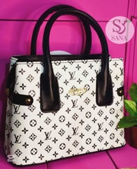 جنط جلد • ١١ قطعة • للحجز