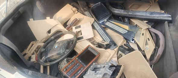 السلام عليكم.....
كاسحه موديل 97 ....للبيع ...فقط

..السيارة اشتغلتها هيكل بس العازل صار عليه ب 400. الداخلي مالها .

ضفيرة من الداعميه للدعاميه مشامه الهوئ اي چطل مابيها اي ضربه مابيها ....غرفتها جديدة اي كسر اي شك اي شخط مابيها 

تخم تاير بعدها مماشيه عليه

وباتري بعدة جيس

محرك جديد 

تبريد ثلج

ومبيها اي نقص بالكهرباء حتئ مثبت السرعه  شغال 

اي نقص تشوفه بالسيارة تلكاة بجنطتها 

..بس صار عندي ضرف وعفتها ....

والشباب اليعرفوني عدهم معلومه... بهاي السيارة شلون حلوة ونضيفه ...

غرفتها جديدة وهي كلها متعوب عليها وبعد احلئ من الصور شباب غراضها كلهن موجودة مثل متشوفون الدعاميه والنواعم انت تشدهن مالي خلكها .....السيارة مجلب الكير ثالث وعل ثالث تمشي بيها 200 وبيها كتف مال داينمو واكف ومالي خلك اسويهن.?..

 باسمنه تحويل بنفس الليوم والصور كدامكم ...

.عنوان بغداد ابي غريب

ممتواجد عل انترنت اليريدها خل يتصل وبالخدمه

رايدها ب 55 وبيها مجال.. وماعتقد اكو بنضافتها هيج سعر

الياخذها يجناها لان صدك متعوب عليها......

***********
