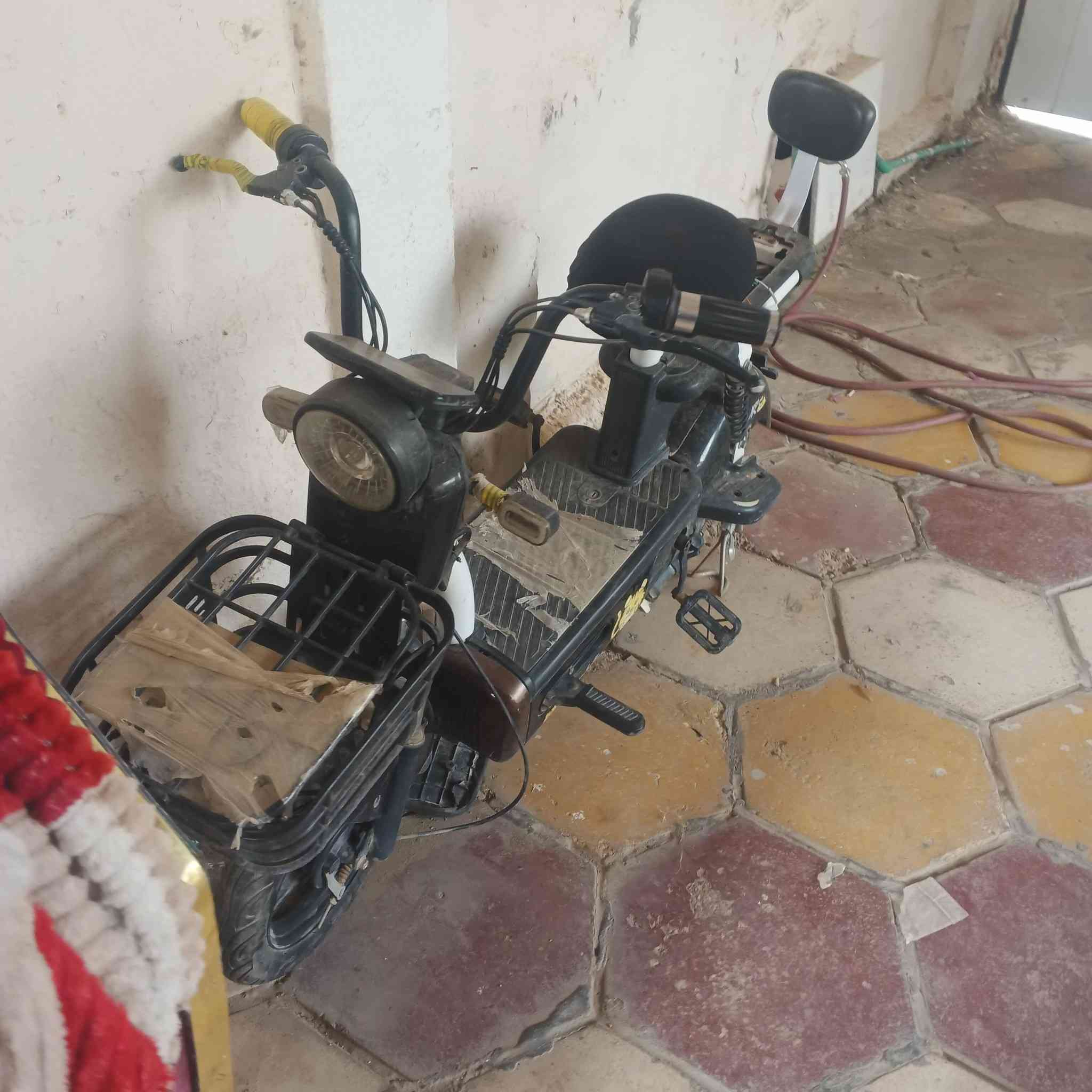 دراجه شحن دراجه شغاله بس من شغلهه طلع اصوات و ما تمشي ما اعرف شبيهه سعرهه 200 وبيهه مجال ل الطيبين 

*********** بي واتساب مكان ناصريه اريدو
