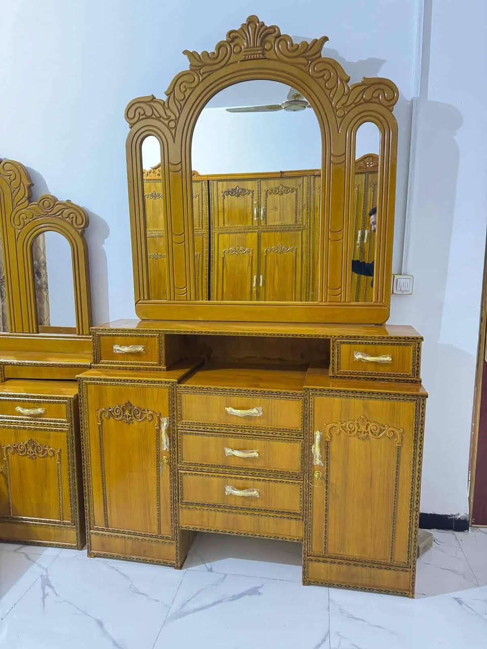 غرفه ام السته باب صاج عراقي السعر ٧٩٠ الف سعار معمل جمله جديد للاستفسار خاص او ***********
