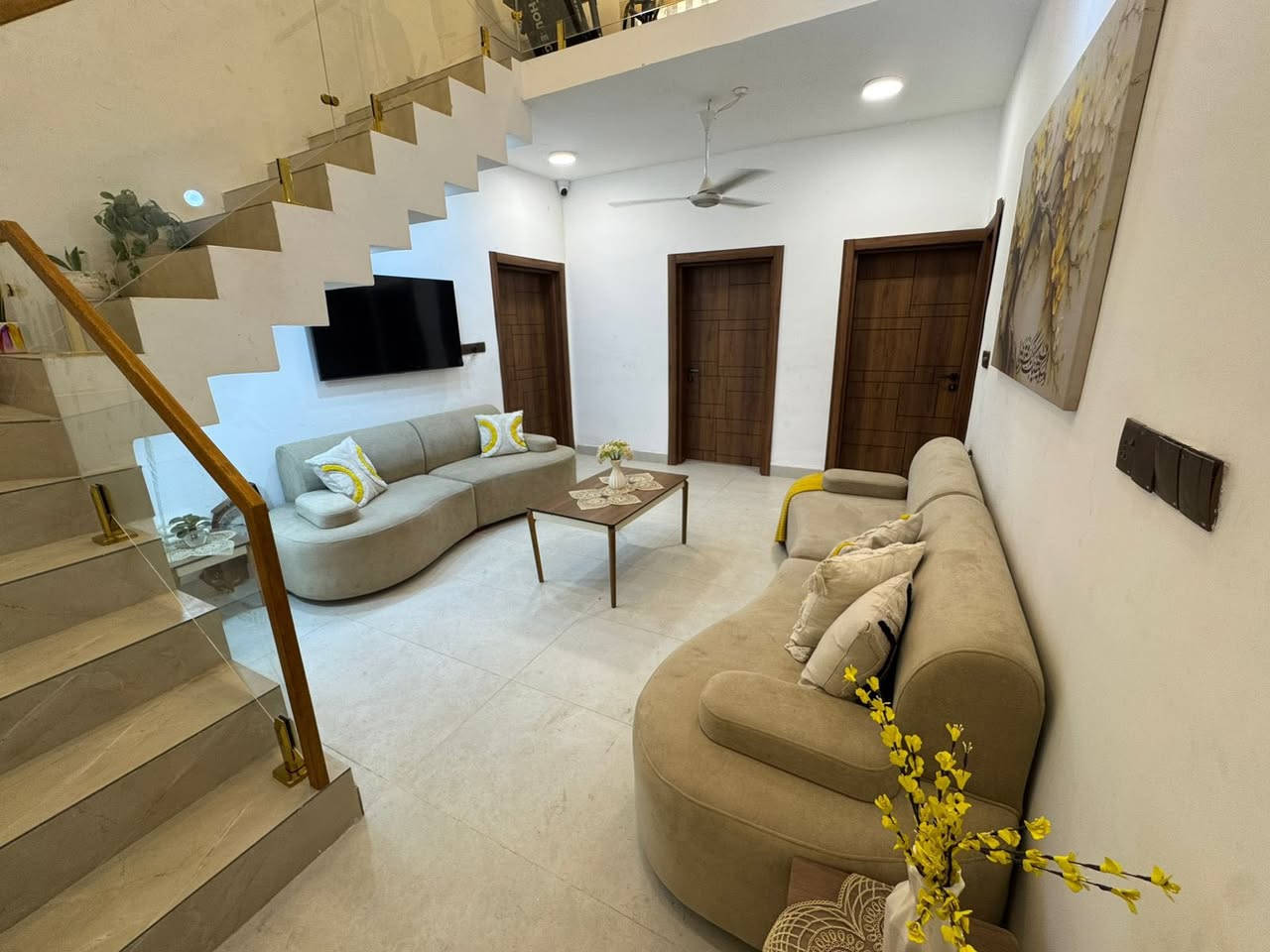 ⭕️دار للبيع في حي الطياره خلف المدهش قريب جداً من الشارع العام 

⭕️المساحة ٢٢٠م زراعي الواجهة ١١م والنزال ٢٠م 

⭕️بناء حديث 

⭕️طابق واحد يحتوي على صاله وهول ومطبخ ومجمع صحيات وغرفتين نوم 

⭕️السعر (٢٥٠) مليون قابل للتفاوض 

*نستقبل جميع عروضكم السكنية 🏠 والتجارية 🏡 بكافة مناطق الحلة 
……………………………..
للمزيد من المعلومات

مراجعة مكتب بابل الكائن في شارع ٦٠ مقابيل حلويات ريف دمشق او كراج ناجي كماش سابقاً او الاتصال ☎️ 

***********ابو احمدالاسدي  
***********احمد الاسدي
***********امير الاسدي
