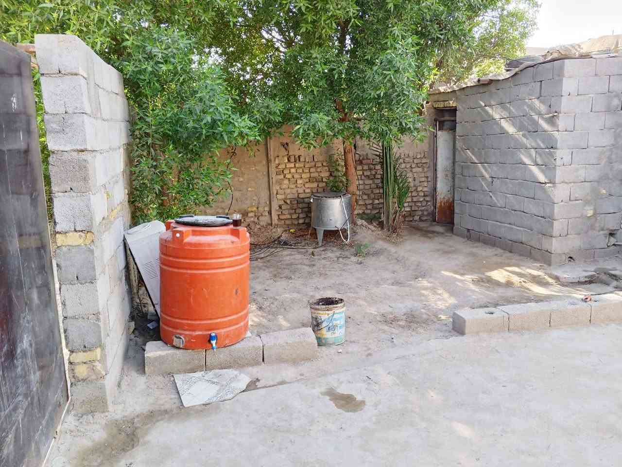 السلام عليكم بيت حواسم لبيع
العنوان مغربه قرب البانزيل خانه على شارع بغداد البيت مساحته كلش جبيره مع 3 غرف ومطبخ وستقبال وصحيات 
ثاني شي اعكاده كله مع سيراميك وايضا جداري وارضي 
البيت ممعوض ومكفول المنطقه زينه والناس الجيران ايضا طيبين للتواصل الاتصال على الرقم + *********** اني مكلف صاحب البيت انسان محترم
