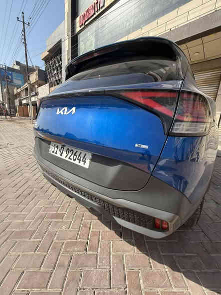 سلام عليكم كيا سبورتج موديل 23 لون أزرق جيوتي
_ ضرر السيارة واضح بالمنشور داعمية وماصده فقط والجاملغ بارد بدون ايرباك تبديل دعامية وبنيد بي عكفه انصبغ ربعه فقط السيارة ليبل واحد بدون تبديل واني رقمته وتصليح درجة اولى 

_ فئة اكس لاين
_ المواصفات 
بانوراما على طول السقف 
بصمة
كشنات جلد 
شاشة متصلة
صندوق كهرباء 
شحن وايرليس ومنافذ شحن 
رادار امامي وجانبي 
حساسات 
كرسي سائق كهرباء والكراسي الامامية تدفئة 
هاند بريك دكمة
ترحيب عند الاقتراب وبصمة دخول ذكي 
تشغيل عن بعد
انظمة قيادة ( سبورت ، نورمال، سمارت) 
قطعتين تبريد 
فور ويل 
قيادة ذاتية ( تحديد مسار وتحديد سرعة) 
توقف ذاتي 
شاشة لمس متغيرة للتحكم بالميديا والتبريد 
تحكمات فول بالستيرن وبعد بيه مواصفات 
سيارة ماشية 27 الف وليس ميل رقم بغداد بسمي 
سعره 230 وبيه مجال 
للتصال *********** بي واتس اب
