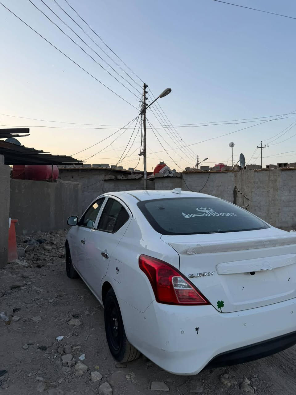 السلام عليكم
نيسان سني 2024هندي بليته زركه مراوس بكامري دبي 
سياره بيها بارد بخشم الجاملغ الامامي الايمن والايسر وبيها باب صدر والجاملغ مقسمات 
العنوان البصرة 
***********
