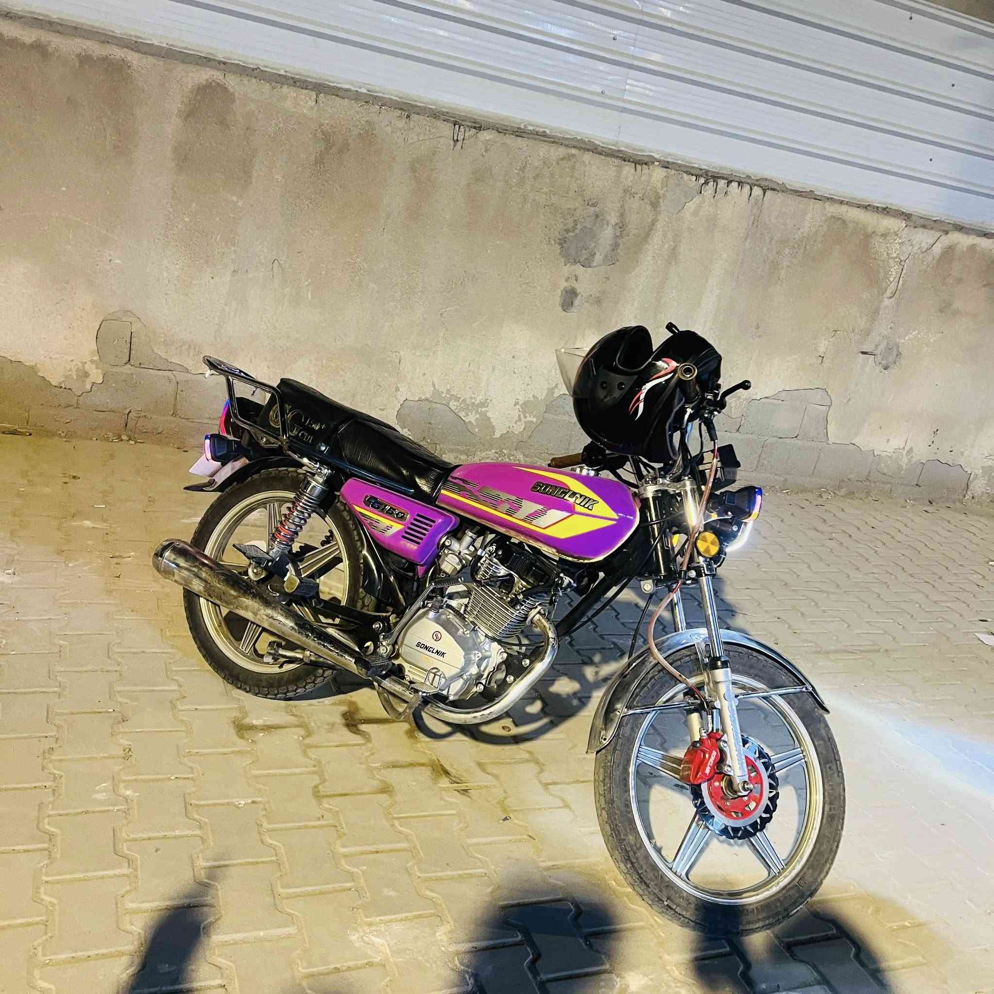 سلام عليكم دراجه سولنك 2025 للبيع ب725 دراجه نضيفه كلش مكاني بغداد المحموديه
