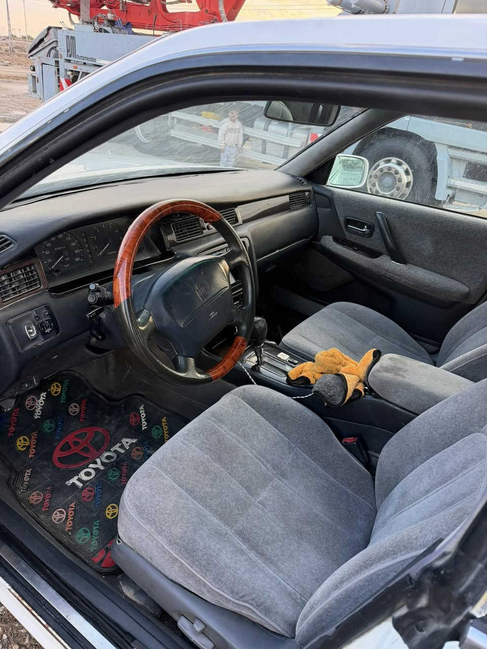 راس الثور رقم نكليزي بصرة كفالة من العيب الشرعي والكص والنقل جثة بية فقط صبغ بجاملغ الخلفي الايمن السعر ٩٠$
***********
