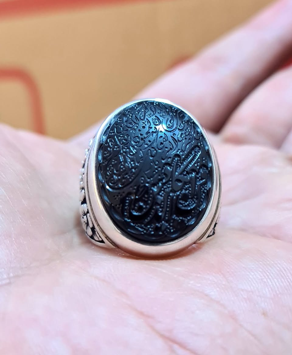 شفة العبد يماني تحفة فنية صياغة (صادق الطائي)
حجم راهي(وَإِن يَكَادُ الَّذِينَ كَفَرُوا لَيُزْلِقُونَكَ بِأَبْصَارِهِمْ لَمَّا سَمِعُوا الذِّكْرَ وَيَقُولُونَ إِنَّهُ لَمَجْنُونٌ وَمَا هُوَ إِلَّا ذِكْرٌ لِّلْعَالَمِينَ).
خط اعترافي جميل


**إذا كنت صاحب هذا الإعلان وتريد حذفه لأي سبب، رجاءا أرسل رسالة إلى الدعم الفني**