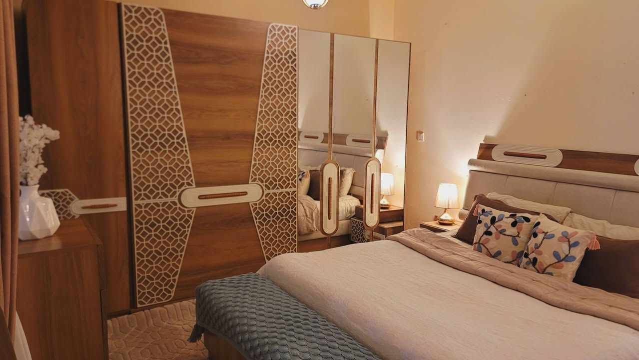 غرفه نوم تركيه نظافتها مثل الصور واحلى 10 قطع السرير مخزن مكاني بغداد
للاتصال ***********
