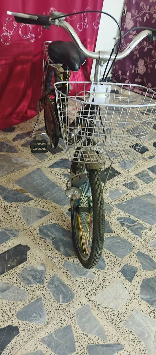 بايسكل بناتي جي كي حيل نضيف السعر 95 بغداد ***********

