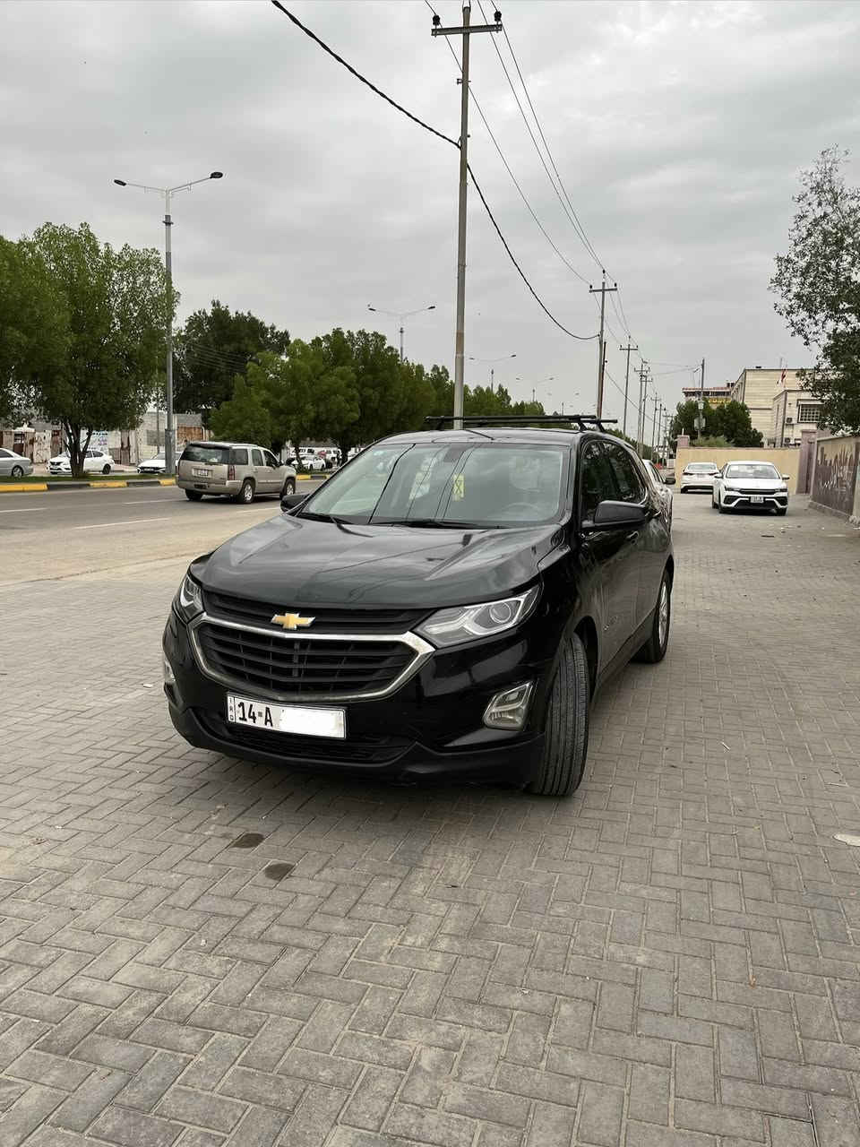 بسعر جدا مناسب
شفروليه كوينكس Lt 2018 (Equinox)

استخدام شخصي نظيفة وجاهزة السيارة
رقم بصرة بأسمي
المواصفات:
• المحرك: 1.5 لتر توربو
• سنة الصنع: 2018.
• ماشية 78 الف ميل
الحادث موضح بالصور مصلح تصليح ممتاز جدا  

السيارة جاهزة تايرات جدد حدادية جديدة 100٪ ادامة كاملة للمحرك وبلكات جديدة كله اصلي كير ومحرك وتبريد مكفول كلش حلوة السيارة

المميزات والإضافات:
مواصفات LT نص فول، جنطة كهرباء، كاميرا خلفية، تبريد (ثلج)، كشن سائق كهرباء، تدفئة كشنات، تحذير نقطة عمياء، إشارة بالمري، كار بلي، ٤ ابواب بصمة، باقي مواصفات lt معروفة

السعر: 124 ورقة بيها مجال بسيط  
المكان: [البصرة - المعقل].
للتواصل: ***********
