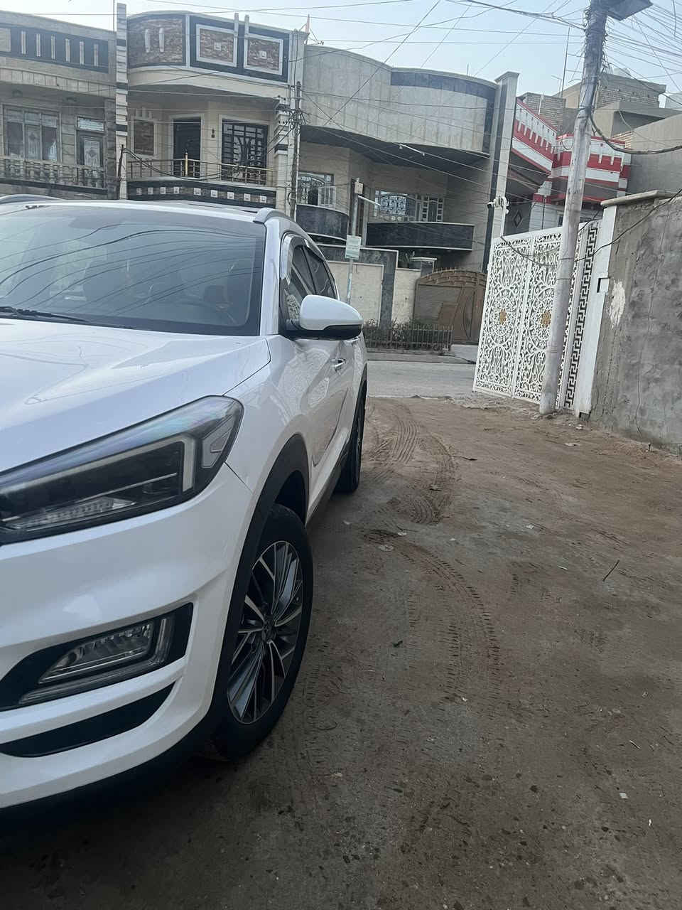 سلام عليكم توسان  موديل 2019 ‏شركة القاصد خلجي كفلاه بدون صبغ محرك 2000 دوش سياره فول ماعده فتحه خمس عدسات كشنات كهرباء كير محرك كفلاه ماشيه 80 الف  رقم 11 بغداد بسمنه سياره سعر 185 بيه مجال   مكان بغداد جكوك رقم تلفون ***********
